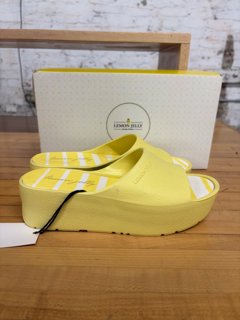Lemon Jelly Lemonade Yellow Platform Slide Sandals - Picture 2 of 4